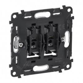 Выключатель двухполюсный Legrand Valena Мех In Matic 16AX 250V винтовой зажим 752002