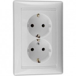 Розетка 2x2К+З Legrand Valena 16A 250V с/з винтовой зажим белая 774400