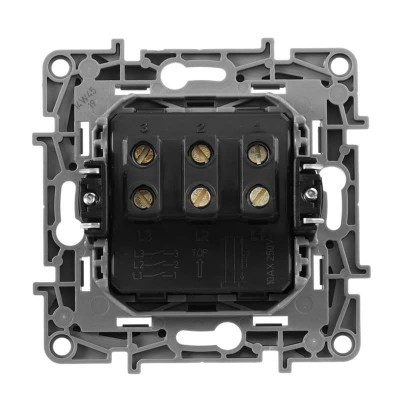 Выключатель трехклавишный Legrand Etika 10A 250V алюминий 672413 - изображение 3 Выключатель трехклавишный Legrand Etika 10A 250V алюминий 672413 - изображение 3
